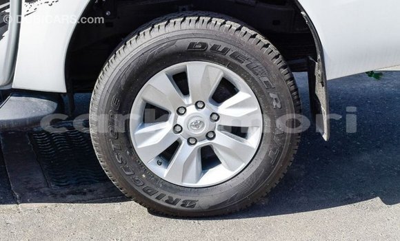 Acheter Import Voiture Toyota Hilux Blanc à Import - Dubai, Grande Comore Acheter Import Voiture Toyota Hilux Blanc à Import - Dubai, Grande Comore
