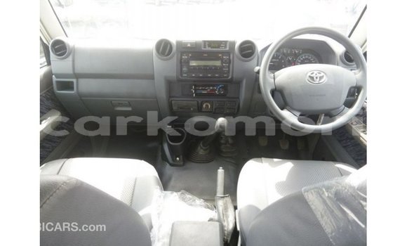 Buy Import Toyota Land Cruiser White Car in Import - Dubai in Great Comore Buy Import Toyota Land Cruiser White Car in Import - Dubai in Great Comore