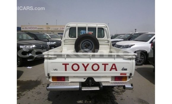 Buy Import Toyota Land Cruiser White Car in Import - Dubai in Great Comore Buy Import Toyota Land Cruiser White Car in Import - Dubai in Great Comore