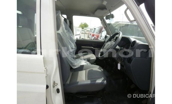 Buy Import Toyota Land Cruiser White Car in Import - Dubai in Great Comore Buy Import Toyota Land Cruiser White Car in Import - Dubai in Great Comore