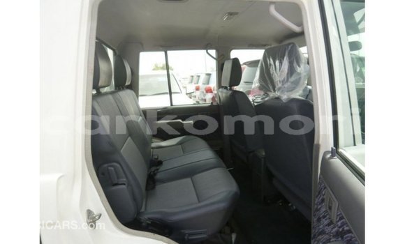 Buy Import Toyota Land Cruiser White Car in Import - Dubai in Great Comore Buy Import Toyota Land Cruiser White Car in Import - Dubai in Great Comore