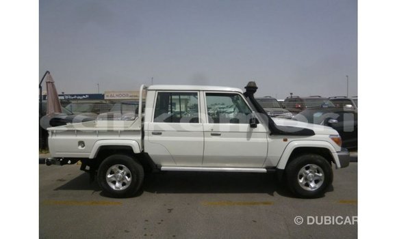 Buy Import Toyota Land Cruiser White Car in Import - Dubai in Great Comore Buy Import Toyota Land Cruiser White Car in Import - Dubai in Great Comore
