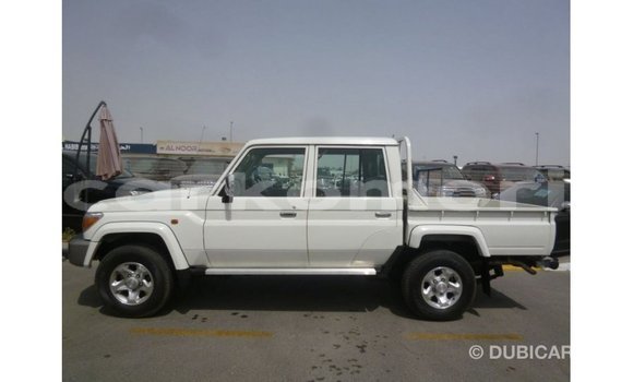 Buy Import Toyota Land Cruiser White Car in Import - Dubai in Great Comore Buy Import Toyota Land Cruiser White Car in Import - Dubai in Great Comore