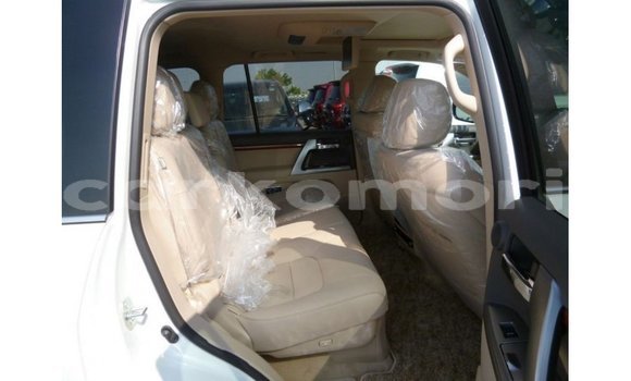Buy Import Toyota Land Cruiser White Car in Import - Dubai in Great Comore Buy Import Toyota Land Cruiser White Car in Import - Dubai in Great Comore