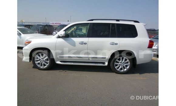 Buy Import Toyota Land Cruiser White Car in Import - Dubai in Great Comore Buy Import Toyota Land Cruiser White Car in Import - Dubai in Great Comore