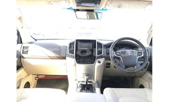 Buy Import Toyota Land Cruiser White Car in Import - Dubai in Great Comore Buy Import Toyota Land Cruiser White Car in Import - Dubai in Great Comore