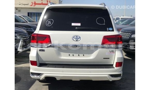 Buy Import Toyota Land Cruiser White Car in Import - Dubai in Great Comore Buy Import Toyota Land Cruiser White Car in Import - Dubai in Great Comore