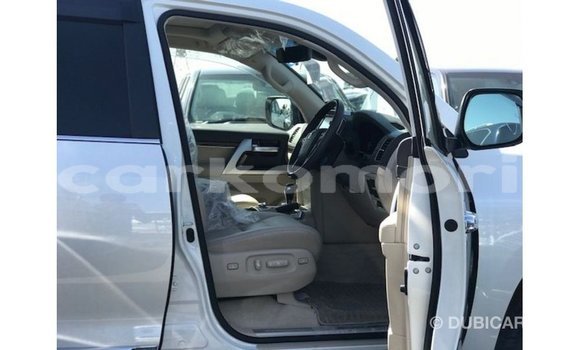 Buy Import Toyota Land Cruiser White Car in Import - Dubai in Great Comore Buy Import Toyota Land Cruiser White Car in Import - Dubai in Great Comore