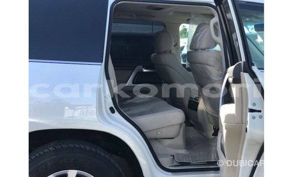 Buy Import Toyota Land Cruiser White Car in Import - Dubai in Great Comore Buy Import Toyota Land Cruiser White Car in Import - Dubai in Great Comore