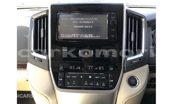 Buy Import Toyota Land Cruiser White Car in Import - Dubai in Great Comore Buy Import Toyota Land Cruiser White Car in Import - Dubai in Great Comore