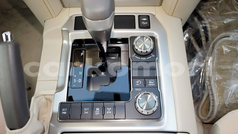 Buy import toyota land cruiser white car in import - dubai in