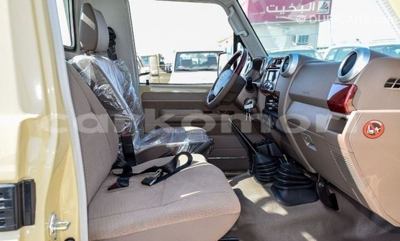 Acheter Import Voiture Toyota Land Cruiser Beige à Import - Dubai, Grande Comore Acheter Import Voiture Toyota Land Cruiser Beige à Import - Dubai, Grande Comore