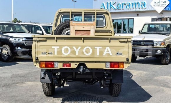 Acheter Import Voiture Toyota Land Cruiser Beige à Import - Dubai, Grande Comore Acheter Import Voiture Toyota Land Cruiser Beige à Import - Dubai, Grande Comore
