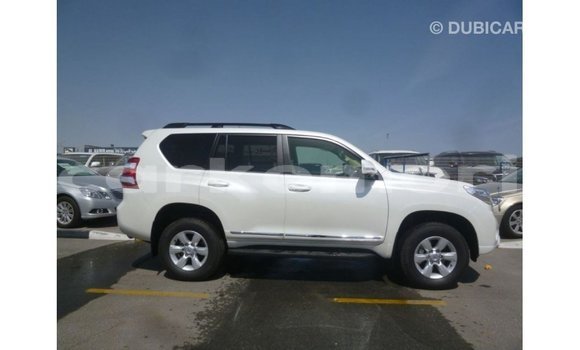 Acheter Import Voiture Toyota Prado Blanc à Import - Dubai, Grande Comore Acheter Import Voiture Toyota Prado Blanc à Import - Dubai, Grande Comore