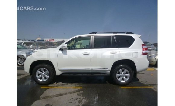 Acheter Import Voiture Toyota Prado Blanc à Import - Dubai, Grande Comore Acheter Import Voiture Toyota Prado Blanc à Import - Dubai, Grande Comore