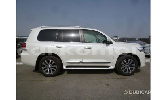 Acheter Import Voiture Toyota Land Cruiser Blanc à Import - Dubai, Grande Comore Acheter Import Voiture Toyota Land Cruiser Blanc à Import - Dubai, Grande Comore