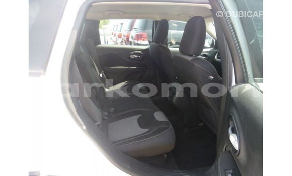 Acheter Import Voiture Jeep Cherokee Blanc à Import - Dubai, Grande Comore Acheter Import Voiture Jeep Cherokee Blanc à Import - Dubai, Grande Comore