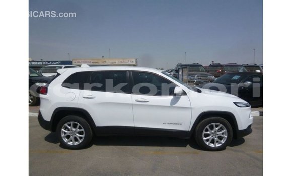 Acheter Import Voiture Jeep Cherokee Blanc à Import - Dubai, Grande Comore Acheter Import Voiture Jeep Cherokee Blanc à Import - Dubai, Grande Comore