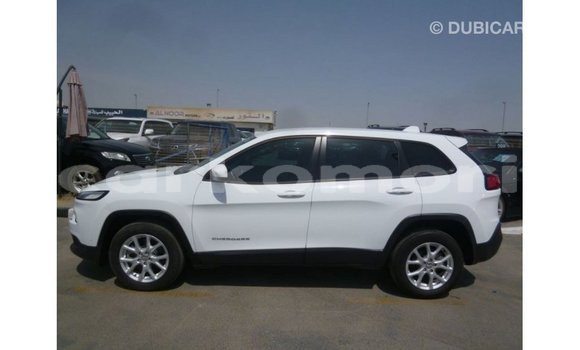 Acheter Import Voiture Jeep Cherokee Blanc à Import - Dubai, Grande Comore Acheter Import Voiture Jeep Cherokee Blanc à Import - Dubai, Grande Comore