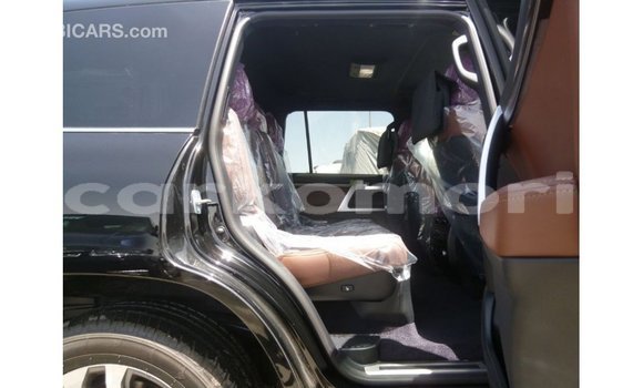 Acheter Import Voiture Toyota Land Cruiser Noir à Import - Dubai, Grande Comore Acheter Import Voiture Toyota Land Cruiser Noir à Import - Dubai, Grande Comore