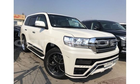 Buy Import Toyota Land Cruiser White Car in Import - Dubai in Great Comore Buy Import Toyota Land Cruiser White Car in Import - Dubai in Great Comore