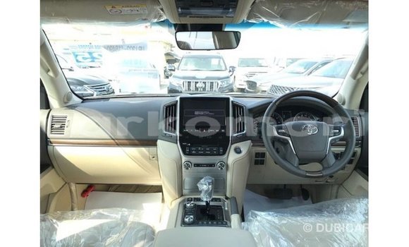 Buy Import Toyota Land Cruiser White Car in Import - Dubai in Great Comore Buy Import Toyota Land Cruiser White Car in Import - Dubai in Great Comore