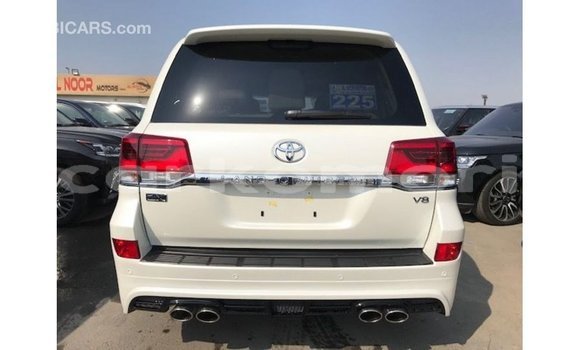Buy Import Toyota Land Cruiser White Car in Import - Dubai in Great Comore Buy Import Toyota Land Cruiser White Car in Import - Dubai in Great Comore