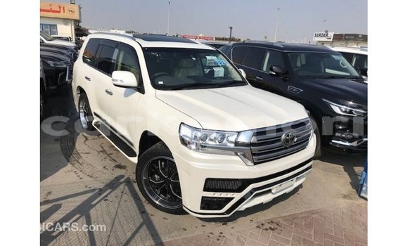 Buy Import Toyota Land Cruiser White Car in Import - Dubai in Great Comore Buy Import Toyota Land Cruiser White Car in Import - Dubai in Great Comore