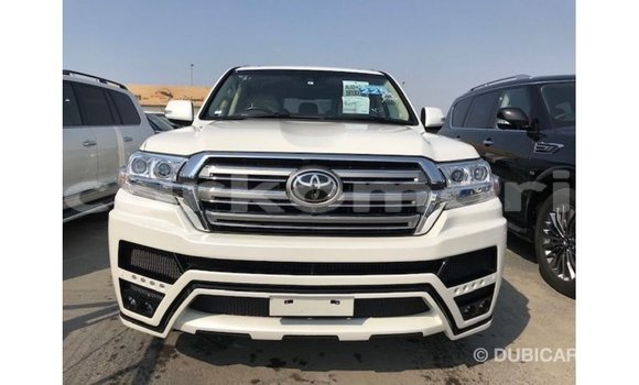 Buy Import Toyota Land Cruiser White Car in Import - Dubai in Great Comore Buy Import Toyota Land Cruiser White Car in Import - Dubai in Great Comore