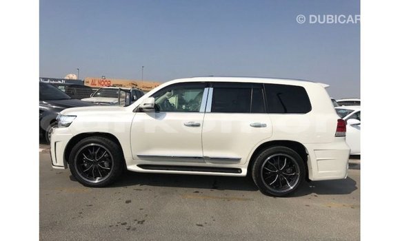 Buy Import Toyota Land Cruiser White Car in Import - Dubai in Great Comore Buy Import Toyota Land Cruiser White Car in Import - Dubai in Great Comore