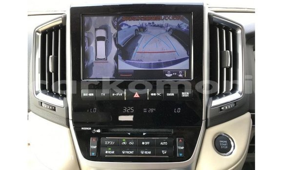 Buy Import Toyota Land Cruiser White Car in Import - Dubai in Great Comore Buy Import Toyota Land Cruiser White Car in Import - Dubai in Great Comore