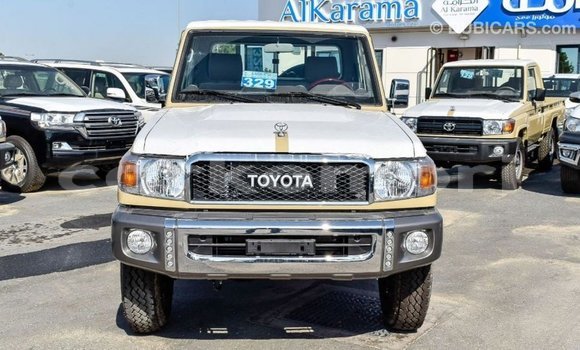 Acheter Import Voiture Toyota Land Cruiser Beige à Import - Dubai, Grande Comore Acheter Import Voiture Toyota Land Cruiser Beige à Import - Dubai, Grande Comore