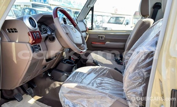 Acheter Import Voiture Toyota Land Cruiser Beige à Import - Dubai, Grande Comore Acheter Import Voiture Toyota Land Cruiser Beige à Import - Dubai, Grande Comore