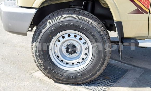 Acheter Import Voiture Toyota Land Cruiser Beige à Import - Dubai, Grande Comore Acheter Import Voiture Toyota Land Cruiser Beige à Import - Dubai, Grande Comore