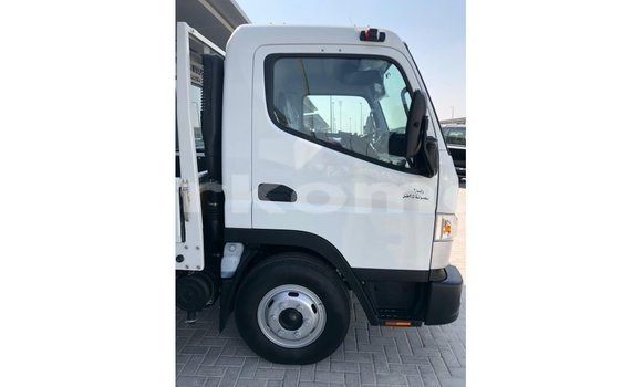 Buy Import Mitsubishi Carisma White Car in Import - Dubai in Great Comore Buy Import Mitsubishi Carisma White Car in Import - Dubai in Great Comore