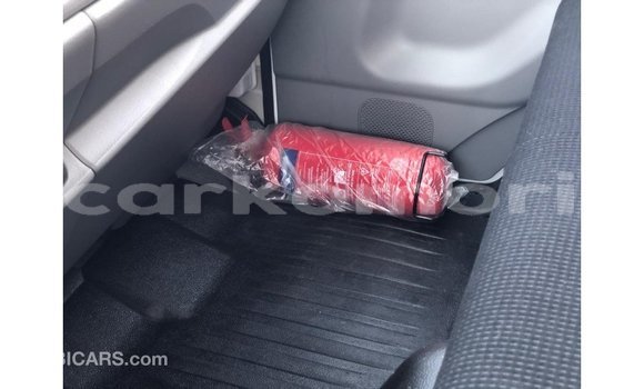 Buy Import Mitsubishi Carisma White Car in Import - Dubai in Great Comore Buy Import Mitsubishi Carisma White Car in Import - Dubai in Great Comore