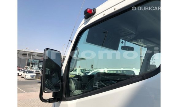 Buy Import Mitsubishi Carisma White Car in Import - Dubai in Great Comore Buy Import Mitsubishi Carisma White Car in Import - Dubai in Great Comore