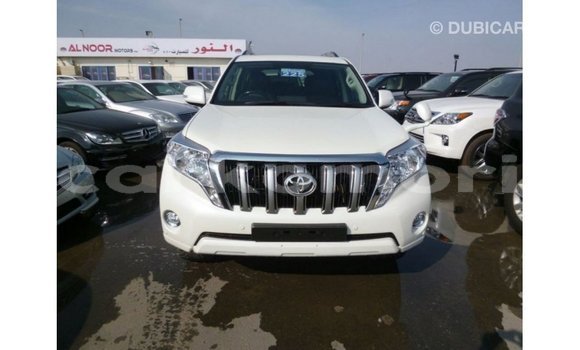 Acheter Import Voiture Toyota Prado Blanc à Import - Dubai, Grande Comore Acheter Import Voiture Toyota Prado Blanc à Import - Dubai, Grande Comore