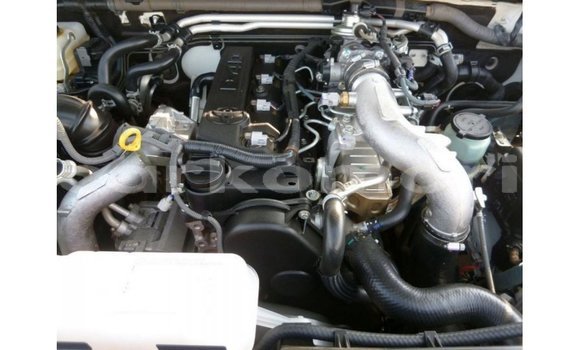 Acheter Import Voiture Toyota Prado Blanc à Import - Dubai, Grande Comore Acheter Import Voiture Toyota Prado Blanc à Import - Dubai, Grande Comore