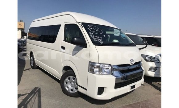 Buy Import Toyota Hiace White Car in Import - Dubai in Great Comore