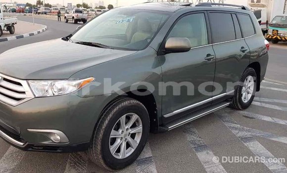 Acheter Import Voiture Toyota Highlander Vert à Import - Dubai, Grande Comore Acheter Import Voiture Toyota Highlander Vert à Import - Dubai, Grande Comore