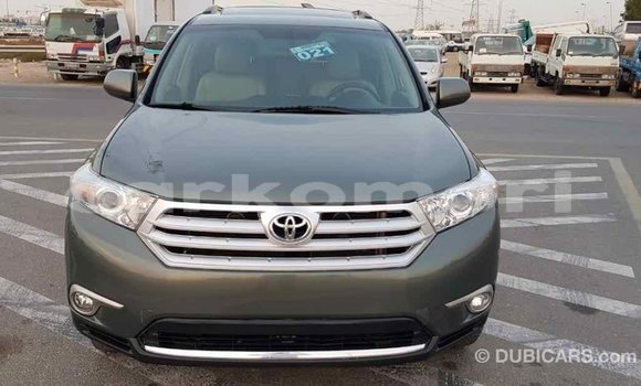 Acheter Import Voiture Toyota Highlander Vert à Import - Dubai, Grande Comore Acheter Import Voiture Toyota Highlander Vert à Import - Dubai, Grande Comore