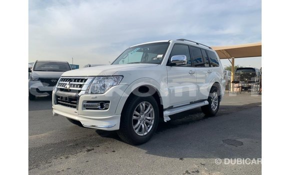 Buy Import Mitsubishi Pajero White Car in Import - Dubai in Great Comore Buy Import Mitsubishi Pajero White Car in Import - Dubai in Great Comore