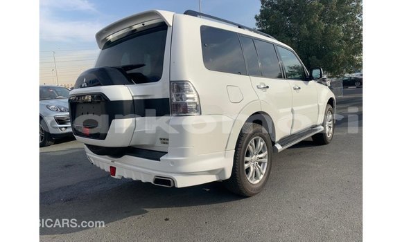 Buy Import Mitsubishi Pajero White Car in Import - Dubai in Great Comore Buy Import Mitsubishi Pajero White Car in Import - Dubai in Great Comore