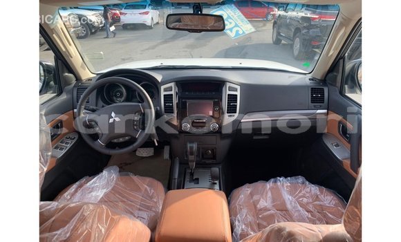 Buy Import Mitsubishi Pajero White Car in Import - Dubai in Great Comore Buy Import Mitsubishi Pajero White Car in Import - Dubai in Great Comore