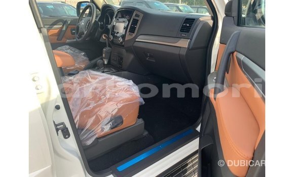 Buy Import Mitsubishi Pajero White Car in Import - Dubai in Great Comore Buy Import Mitsubishi Pajero White Car in Import - Dubai in Great Comore