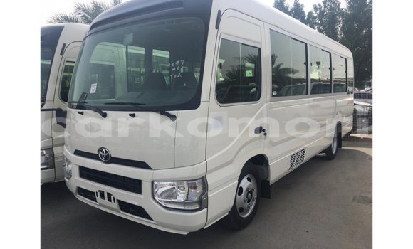 Acheter Import Voiture Toyota Coaster Blanc à Import - Dubai, Grande Comore Acheter Import Voiture Toyota Coaster Blanc à Import - Dubai, Grande Comore