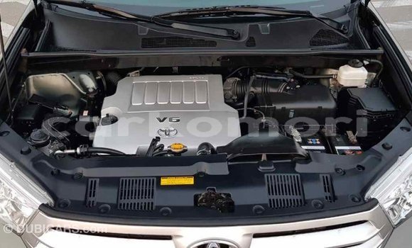 Acheter Import Voiture Toyota Highlander Vert à Import - Dubai, Grande Comore Acheter Import Voiture Toyota Highlander Vert à Import - Dubai, Grande Comore