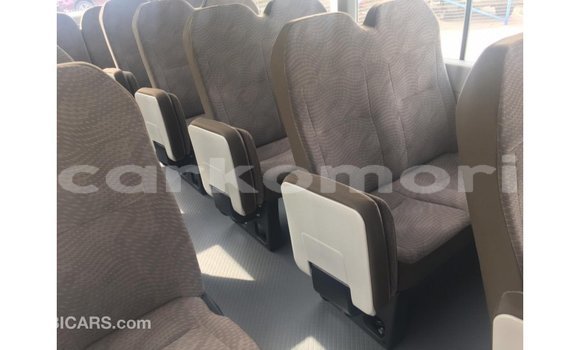 Acheter Import Voiture Toyota Coaster Blanc à Import - Dubai, Grande Comore Acheter Import Voiture Toyota Coaster Blanc à Import - Dubai, Grande Comore