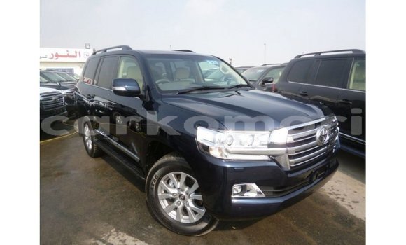 Buy Import Toyota Land Cruiser Blue Car in Import - Dubai in Great Comore
